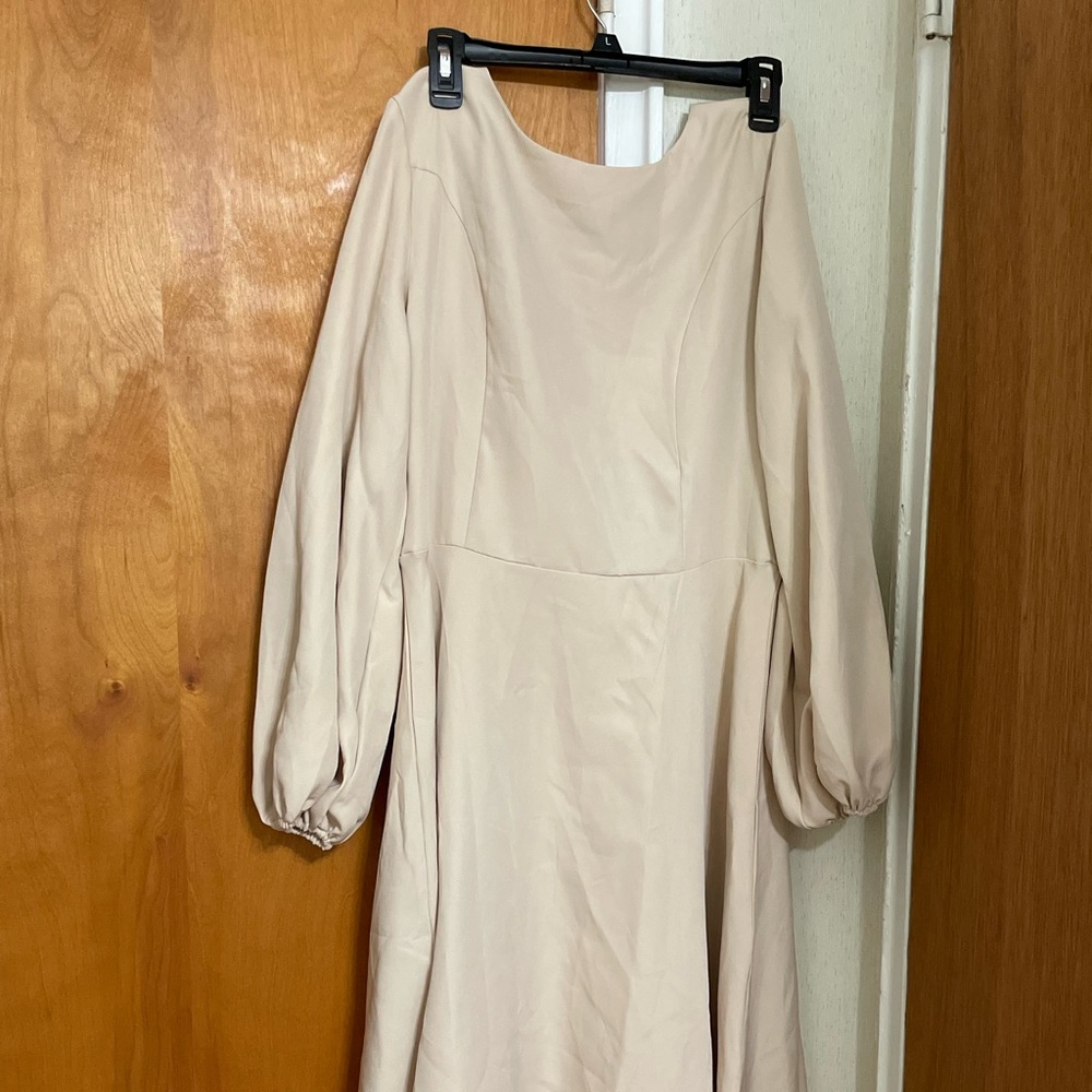 Off white / tan dress
